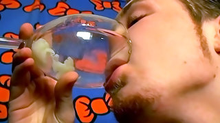 Kinky dude cums in a glass of water